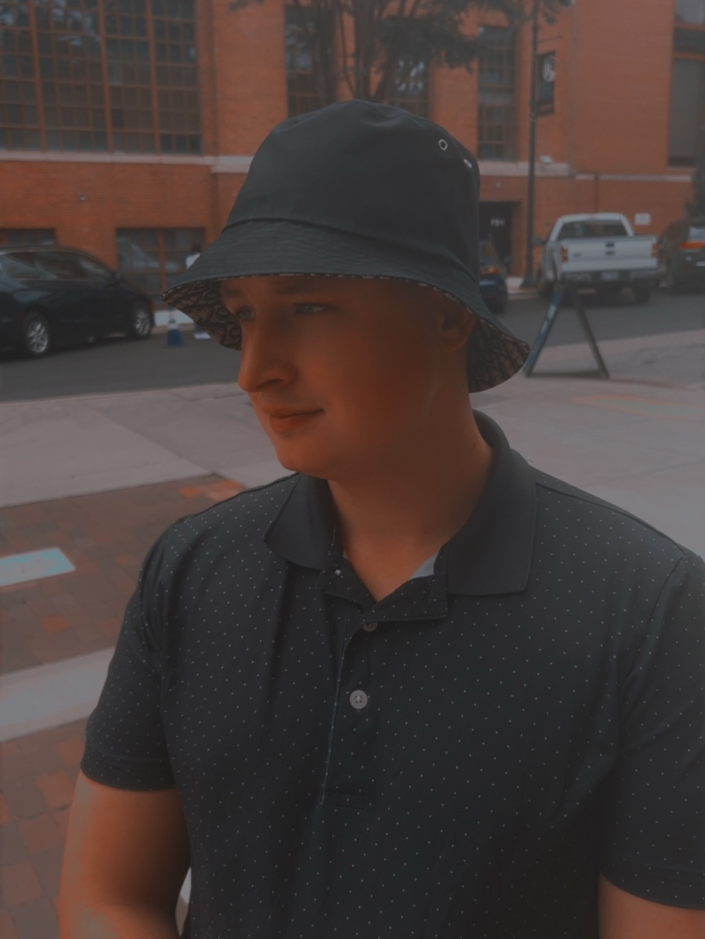 Christian Dior 100% authentic Dior Logo Reversible Oblique Monogram Bucket Hat - Picture 10 of 13